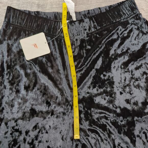 Fabletics Casual Velour Pants Size M - Picture 4 of 6